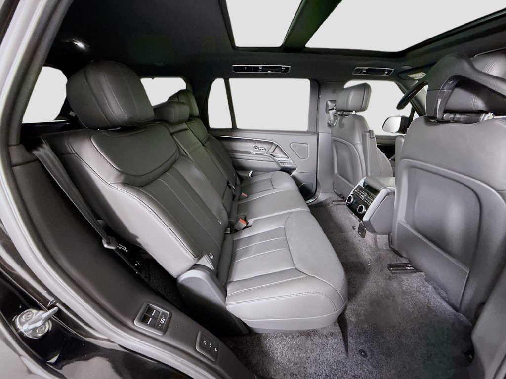 New 2026 Land Rover Range Rover Long Wheelbase SE AWD/4WD image 24
