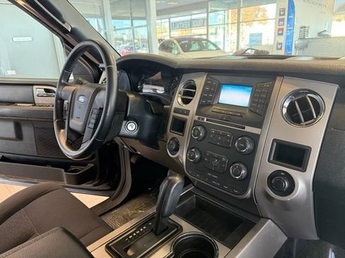 Used 2016 Ford Expedition XLT image 28