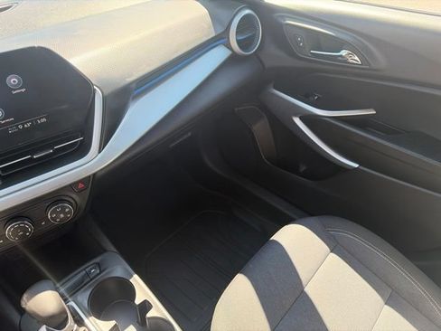Used 2025 Chevrolet Trax LS w/ LS Convenience Package FWD image 14