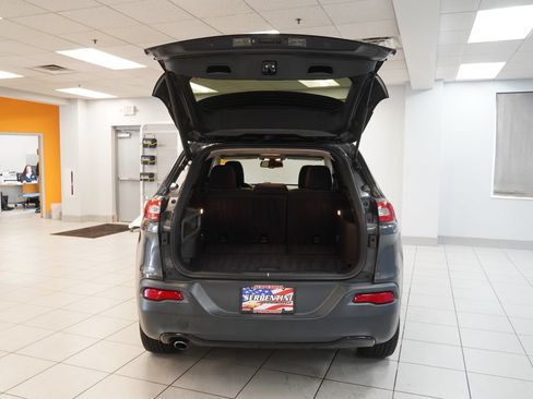 Used 2016 Jeep Cherokee Latitude w/ Comfort/Convenience Group AWD/4WD image 10
