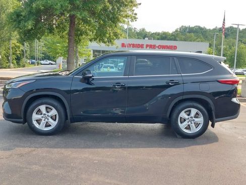 Used 2023 Toyota Highlander LE AWD/4WD image 10