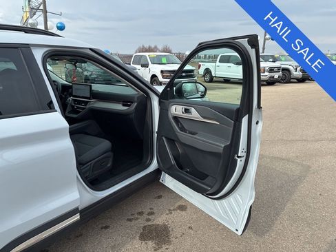 Used 2025 Ford Explorer Active AWD/4WD image 47