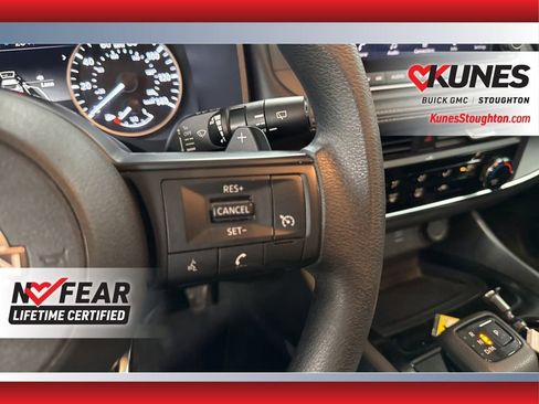 Used 2023 Nissan Rogue S image 27