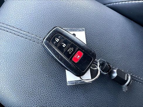 Used 2020 Toyota RAV4 XSE w/ XSE Grade Weather Package AWD/4WD image 12