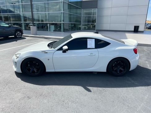 Used 2017 Toyota 86 RWD image 14