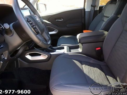 Used 2024 Nissan Frontier SV w/ SV Convenience Package image 12