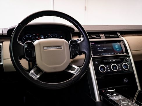 Used 2019 Land Rover Discovery HSE image 4