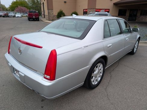 Used 2011 Cadillac DTS FWD image 9