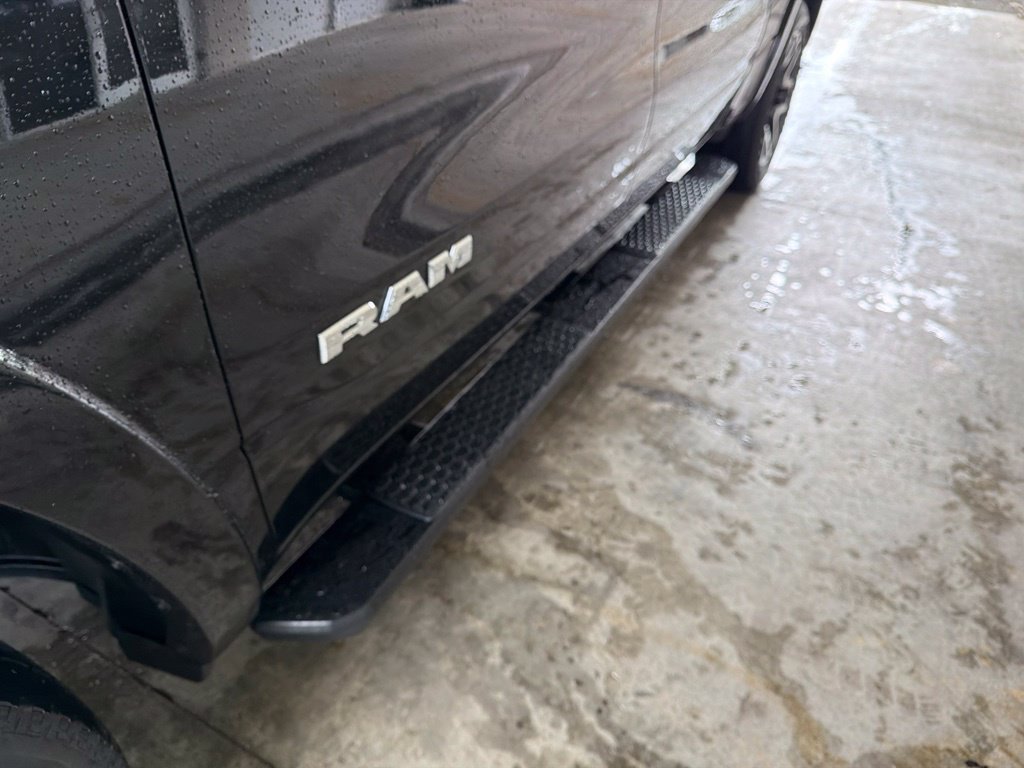 Used 2025 RAM 1500 Laramie w/ Sport Appearance Package AWD/4WD image 16