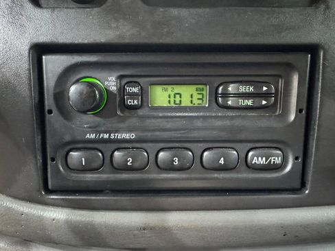 Used 2006 Ford E-350 and Econoline 350 XL RWD image 24