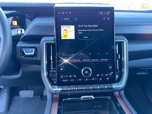 Certified 2025 GMC Yukon XL Denali image 21