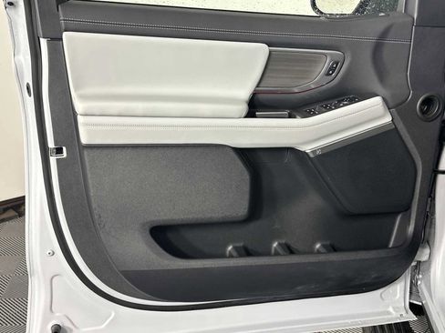 Used 2025 Ford Expedition Platinum image 10