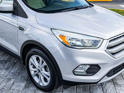 Used 2017 Ford Escape SE FWD image 10