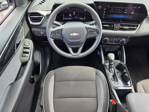Used 2025 Chevrolet TrailBlazer LT AWD/4WD image 11