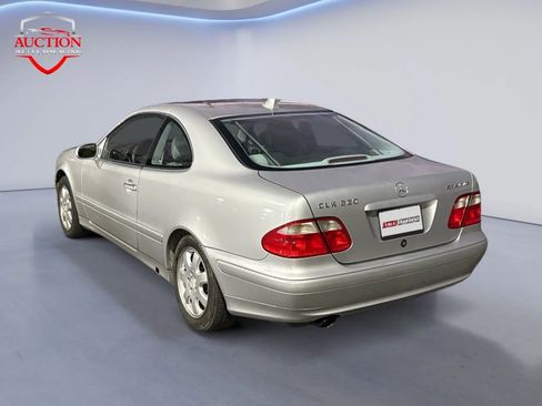 Used 2000 Mercedes-Benz CLK 320 Coupe image 3
