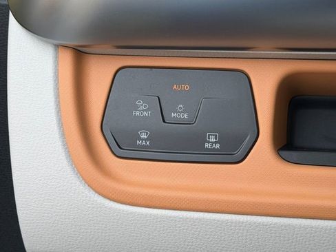 Used 2025 Volkswagen ID. Buzz 1st Edition AWD/4WD image 26