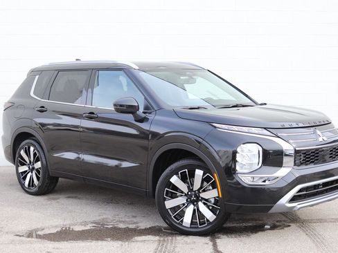 New 2026 Mitsubishi Outlander SEL image 1