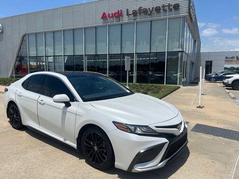 Used 2021 Toyota Camry XSE FWD image 3