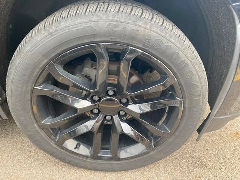 Used 2017 Cadillac Escalade Luxury AWD/4WD image 5