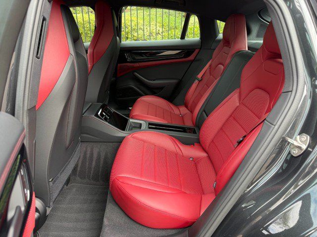 Used 2025 Porsche Panamera image 15