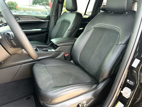 New 2026 Jeep Grand Cherokee Altitude RWD image 17