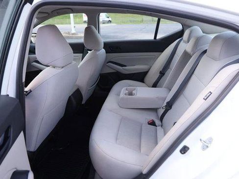 Used 2025 Nissan Altima 2.5 SV FWD image 9