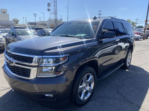 Used 2018 Chevrolet Tahoe LT w/ Luxury Package RWD image 2