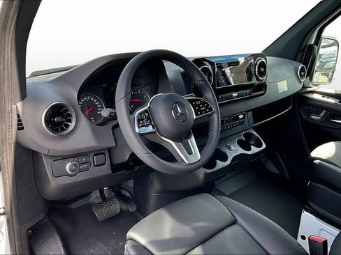 Used 2024 Mercedes-Benz Sprinter 2500 image 8