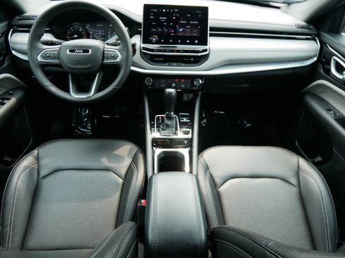 Used 2025 Jeep Compass Limited AWD/4WD image 8