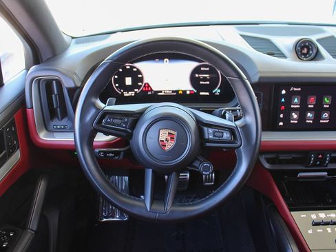 Used 2024 Porsche Cayenne S AWD/4WD image 30