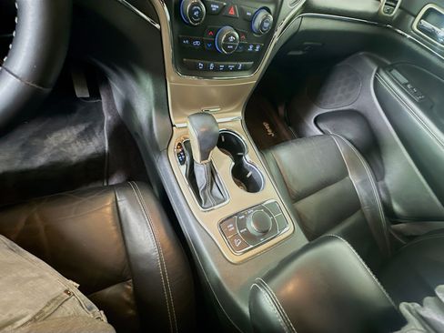 Used 2017 Jeep Grand Cherokee Limited image 25