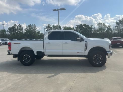 Used 2024 Ford F250 Lariat w/ Tremor Off-Road Package image 4