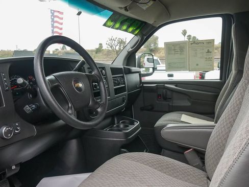 Used 2008 Chevrolet Express 2500 RWD image 13
