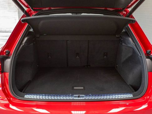 Used 2024 Audi Q3 2.0T Premium w/ Convenience Package image 31