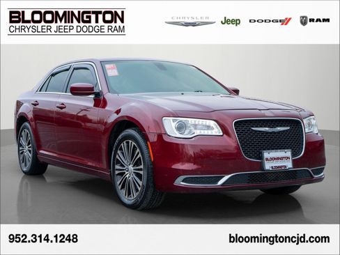 Used 2016 Chrysler 300 Limited image 1