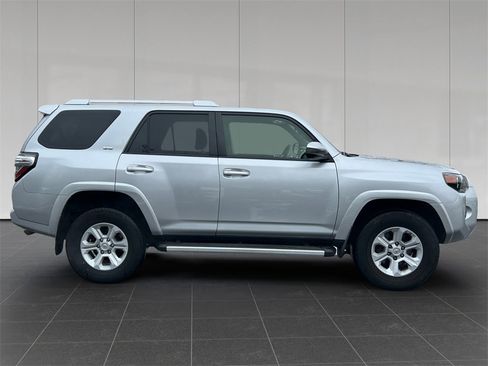 Used 2017 Toyota 4Runner SR5 image 6