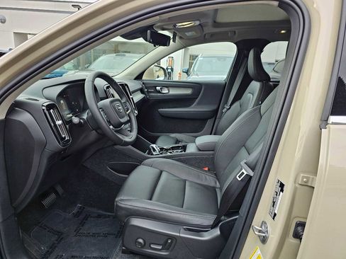 New 2025 Volvo XC40 B5 Plus w/ Climate Package image 25