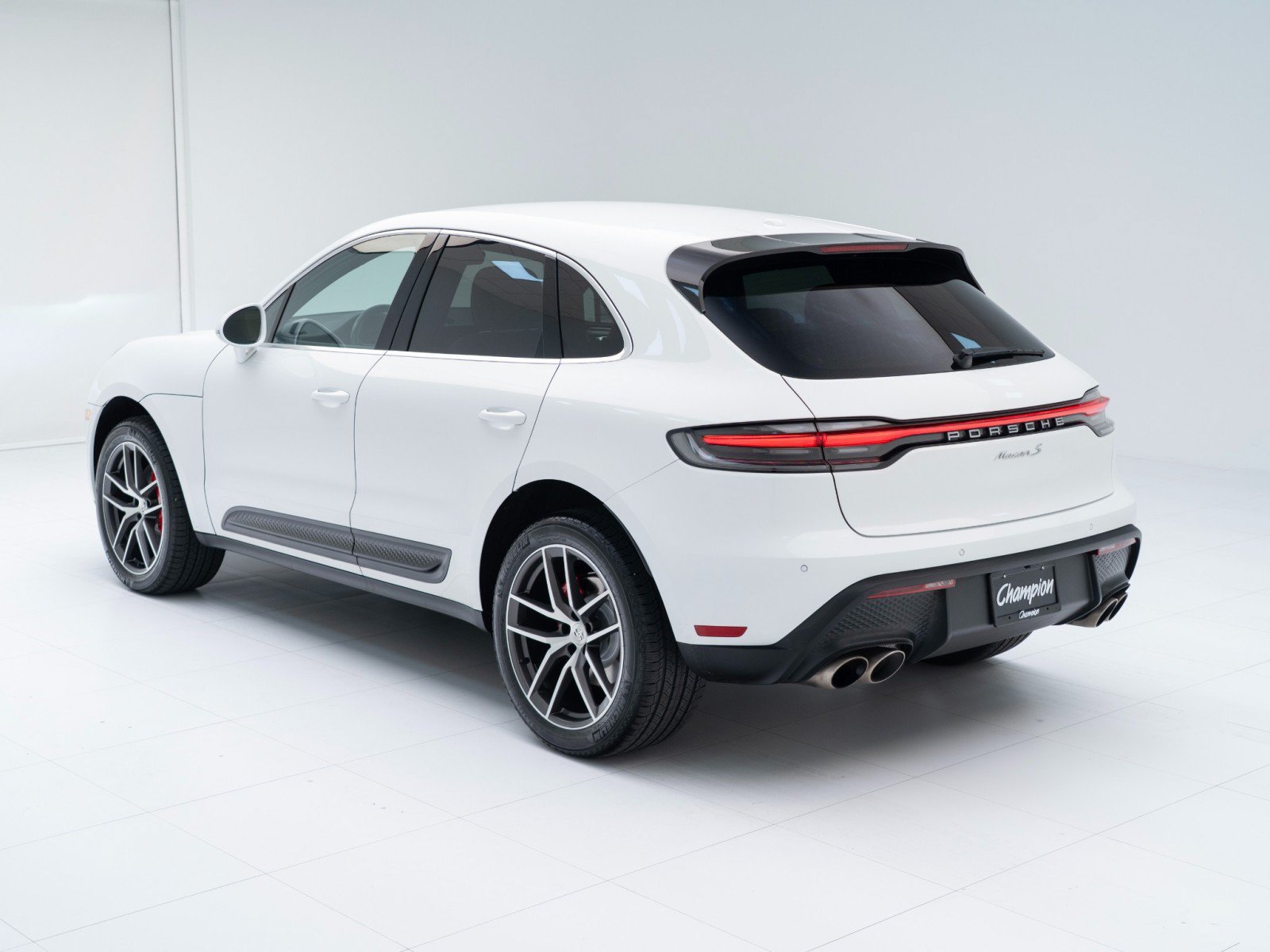 Certified 2023 Porsche Macan S AWD/4WD image 3