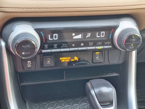 Used 2019 Toyota RAV4 XLE w/ Convenience Package AWD/4WD image 22
