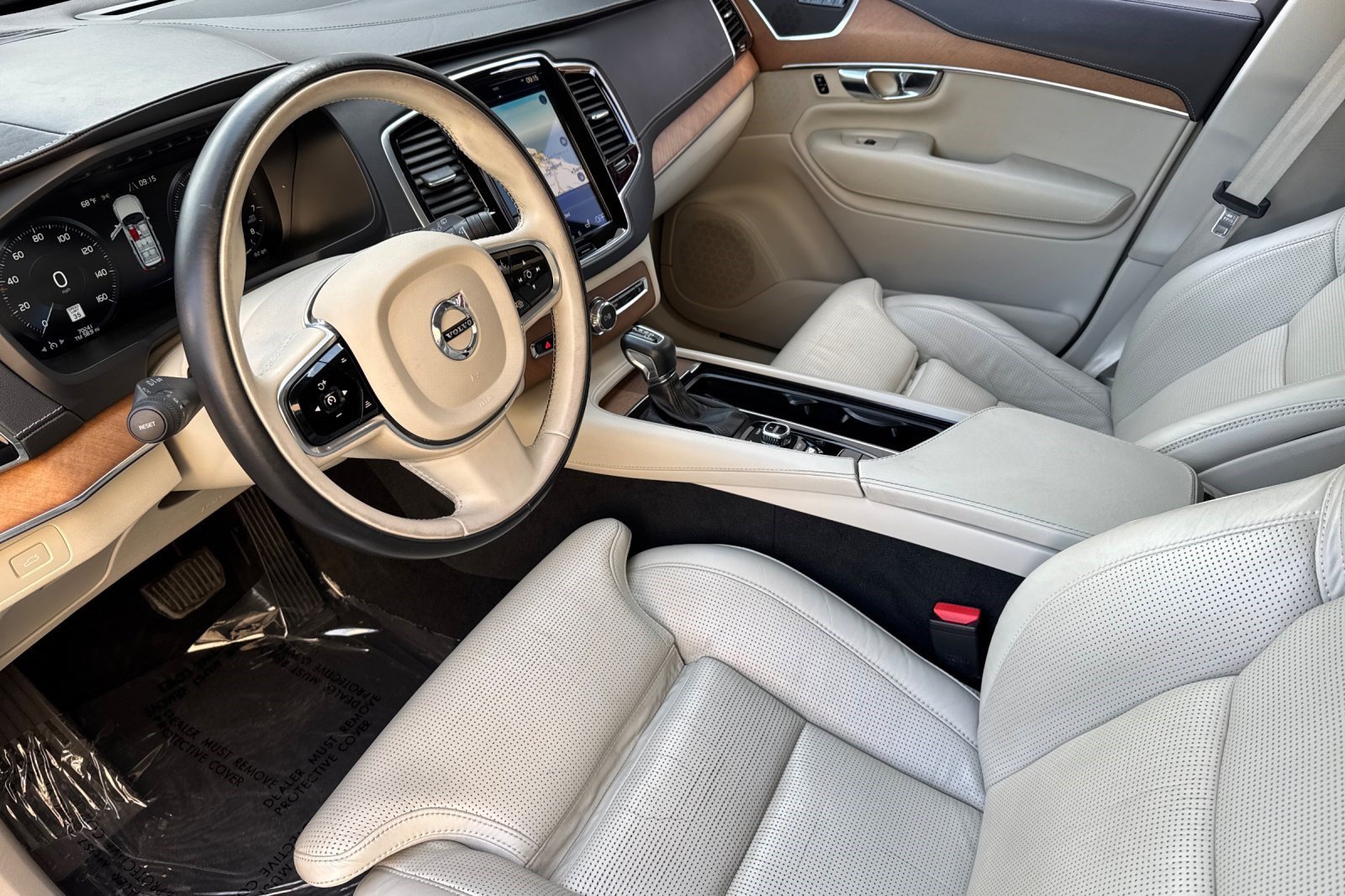 Used 2017 Volvo XC90 T6 Inscription w/ Vision Package AWD/4WD image 4