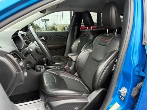 Used 2021 Jeep Cherokee Trailhawk w/ Comfort/Convenience Group AWD/4WD image 19