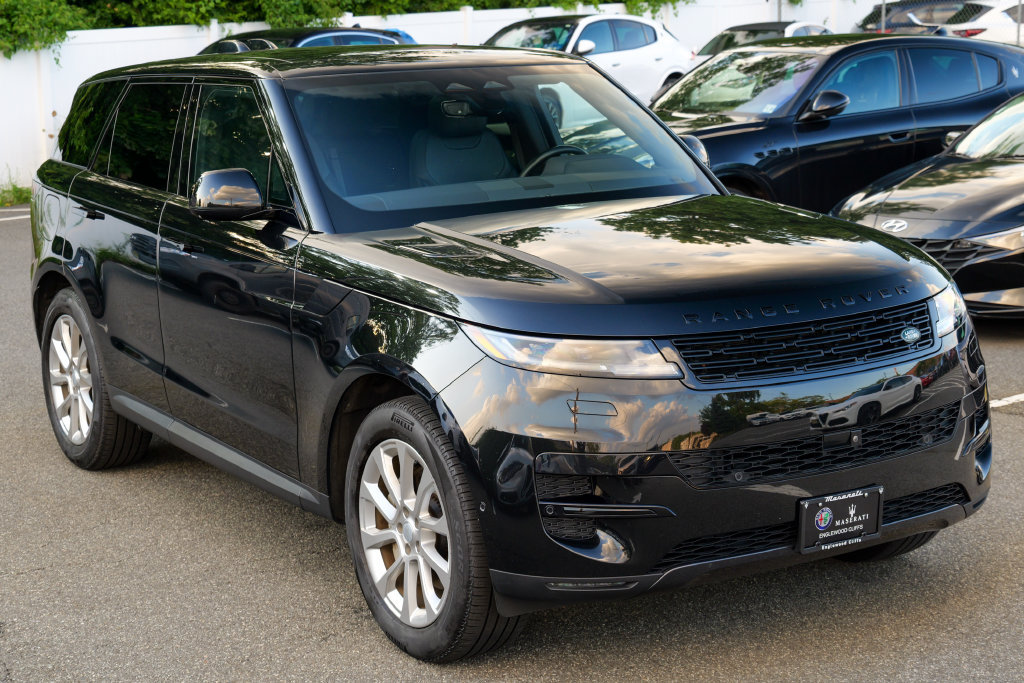 Used 2025 Land Rover Range Rover Sport SE AWD/4WD image 9