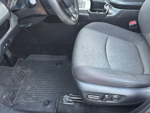 Used 2022 Toyota RAV4 XLE image 28