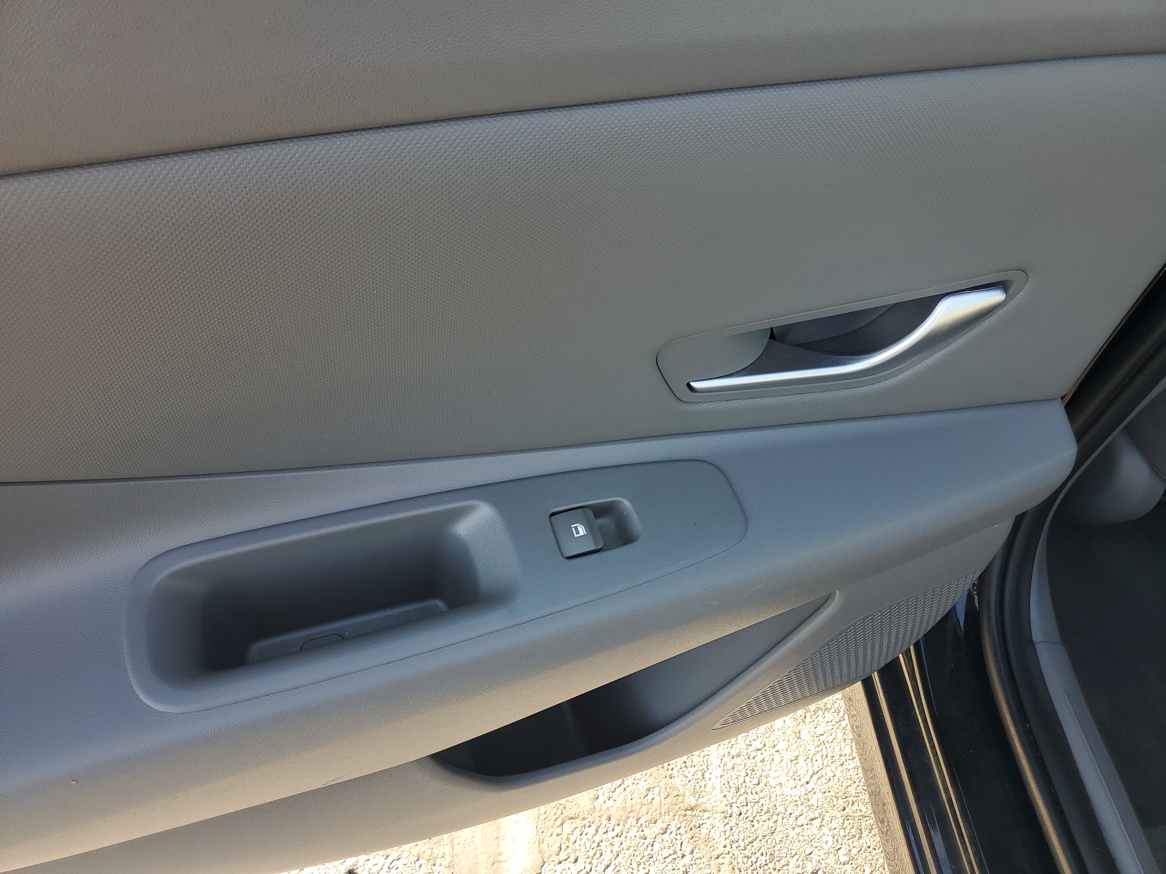 Used 2025 Hyundai Elantra SEL FWD image 14