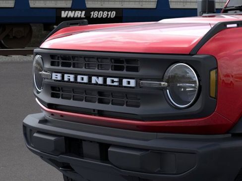 New 2025 Ford Bronco Base image 19