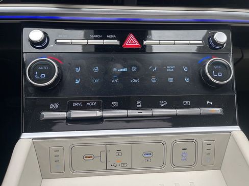 Used 2024 Hyundai Santa Fe Calligraphy image 9