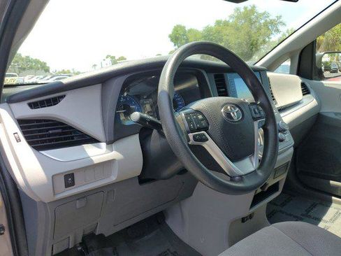 Certified 2020 Toyota Sienna L image 12