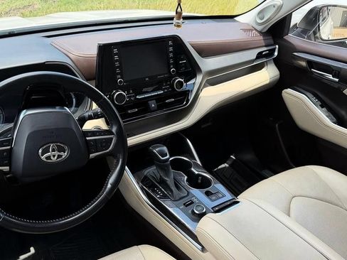 Used 2021 Toyota Highlander Limited AWD/4WD image 7
