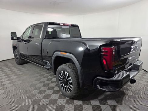 Used 2024 GMC Sierra 2500 Denali Ultimate image 3