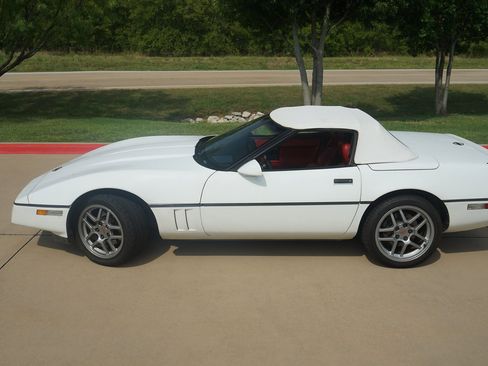 Used 1989 Chevrolet Corvette Convertible image 6